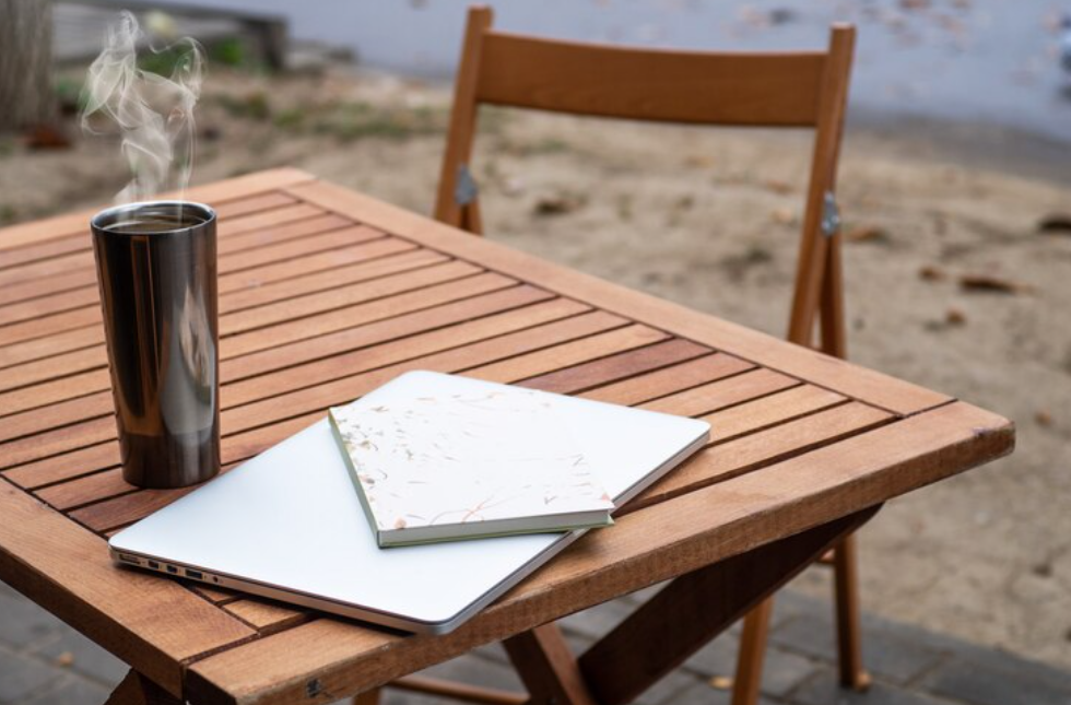 Mesa dobrável para camping: Por que escolher uma solução portátil?