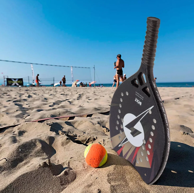Quais são as vantagens da raquete beach tennis carbono 3k para iniciantes?